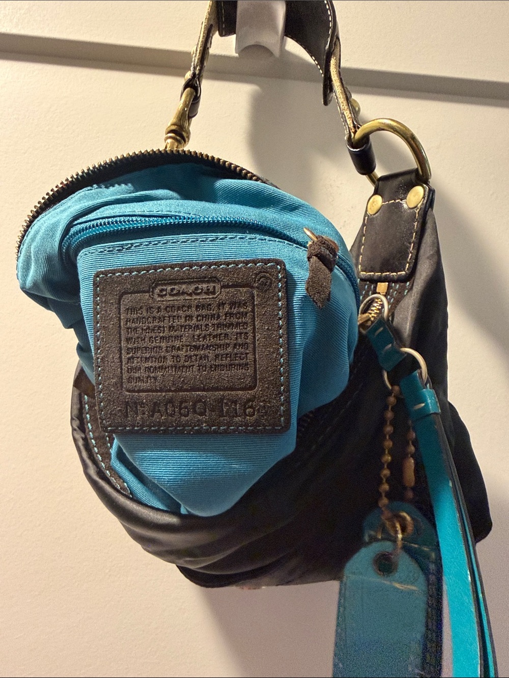 Vintage coach Black Shoulder Hobo Bag with Gold Hardware - Picture 4 of 4